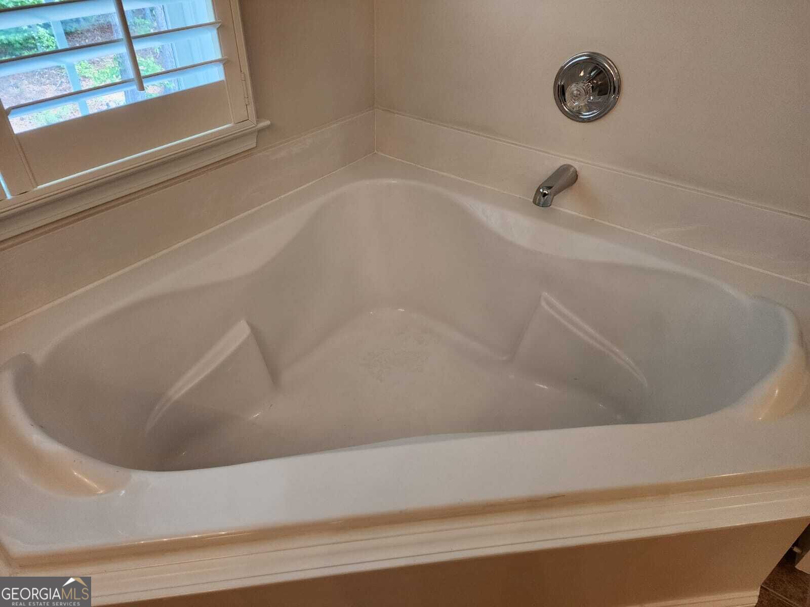 465 Roland Manor Drive Property Photo 14