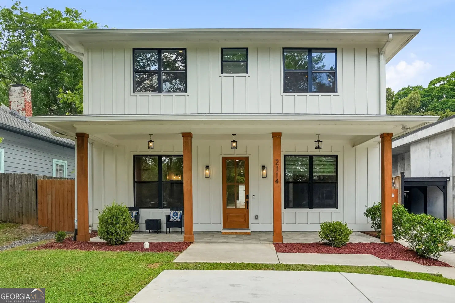 2114 Memorial Drive SE