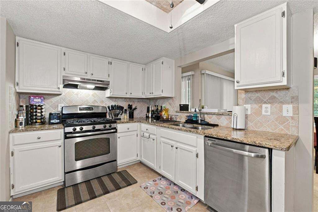 27 Little Silver Court Se Property Photo 11