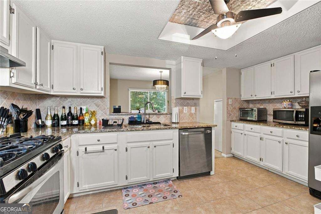 27 Little Silver Court Se Property Photo 12