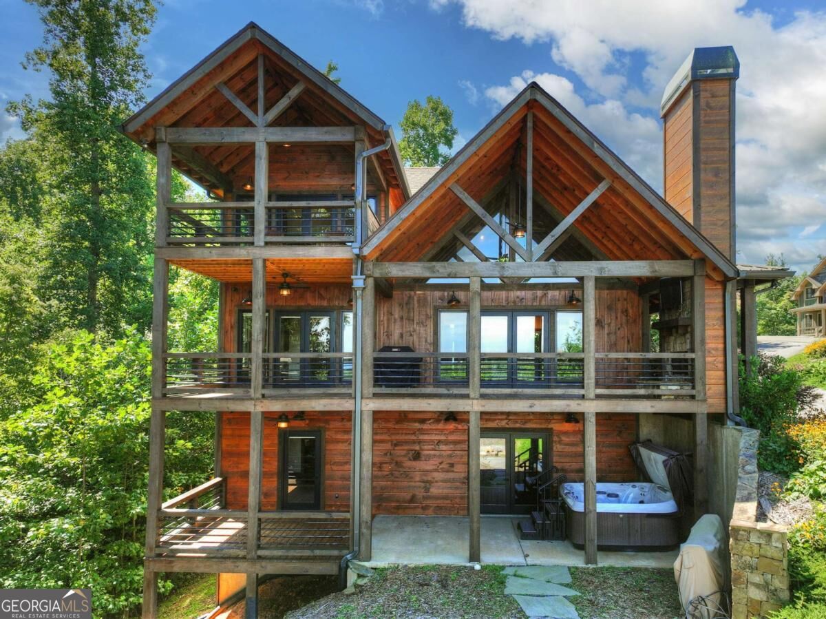 320 Amber Ridge Property Photo 1