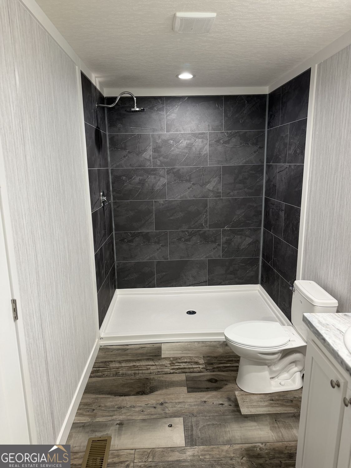 2364 Candler Road Property Photo 11