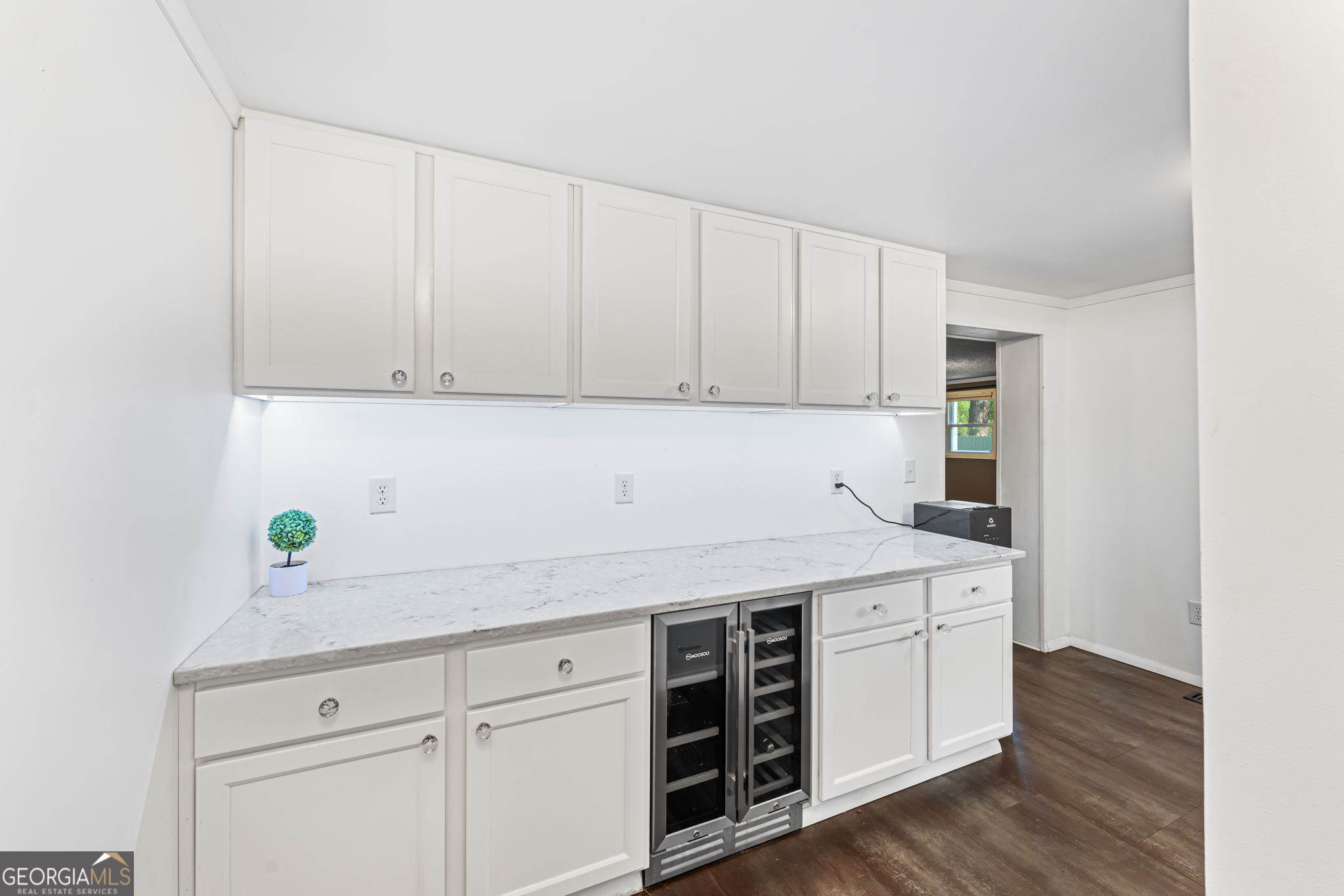 5605 N Highway 33 Property Photo 6