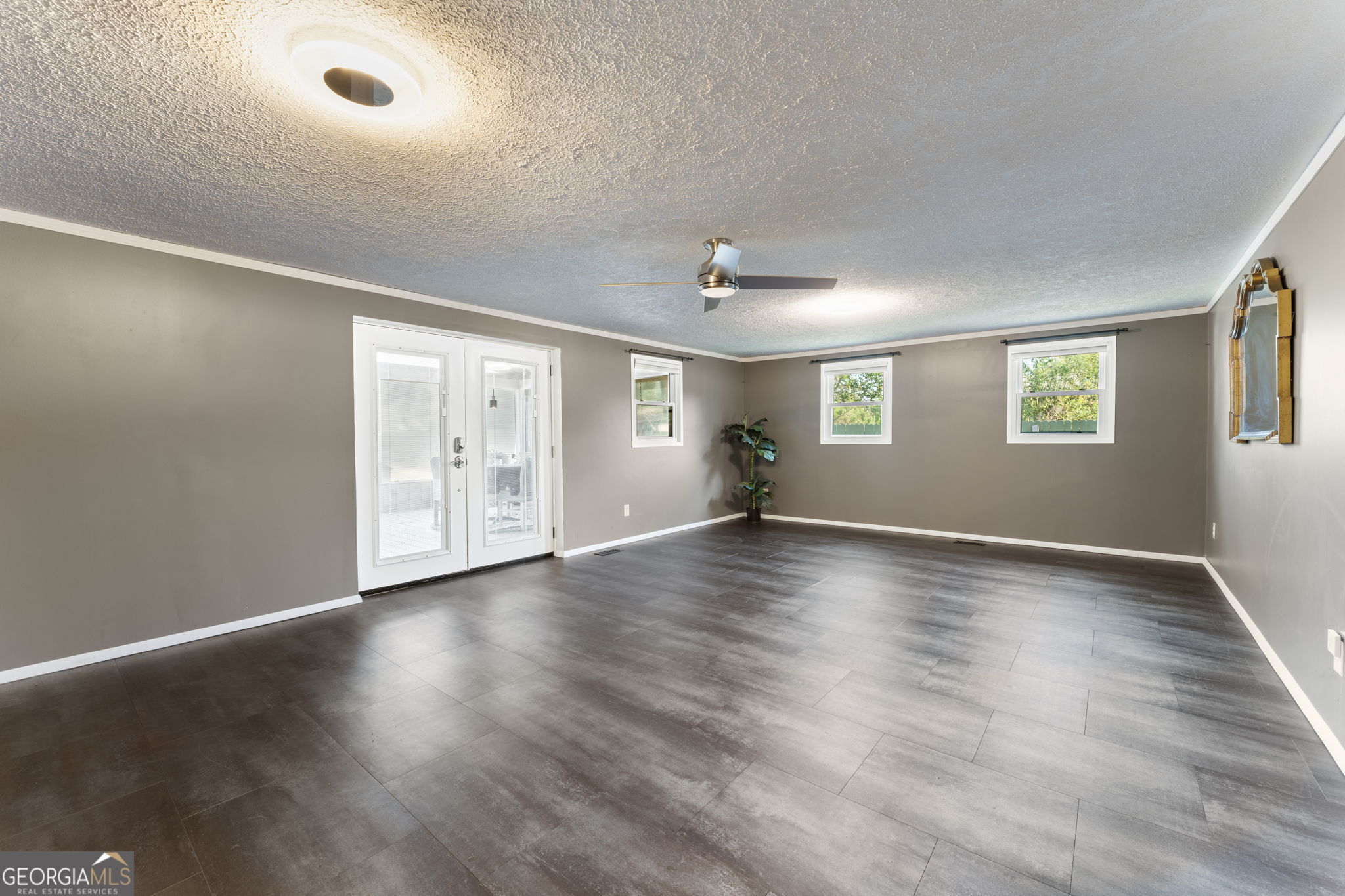 5605 N Highway 33 Property Photo 14