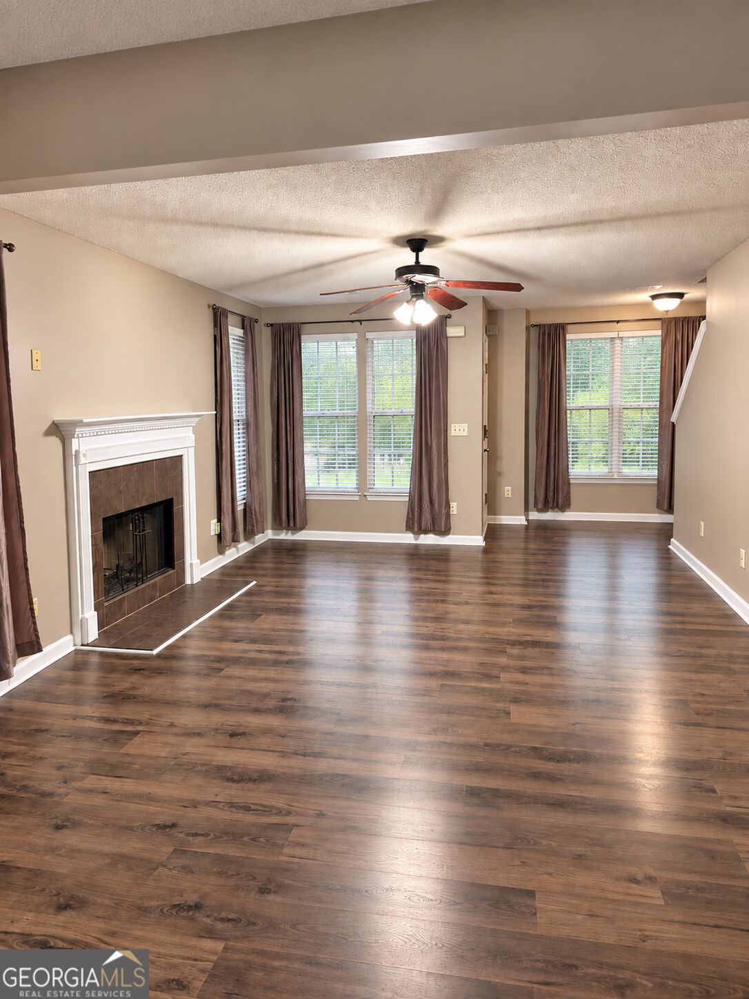 5445 Hilltop Pass Property Photo 3