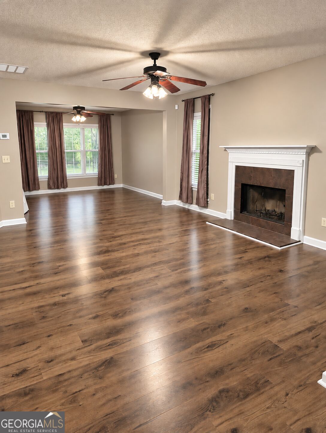 5445 Hilltop Pass Property Photo 4