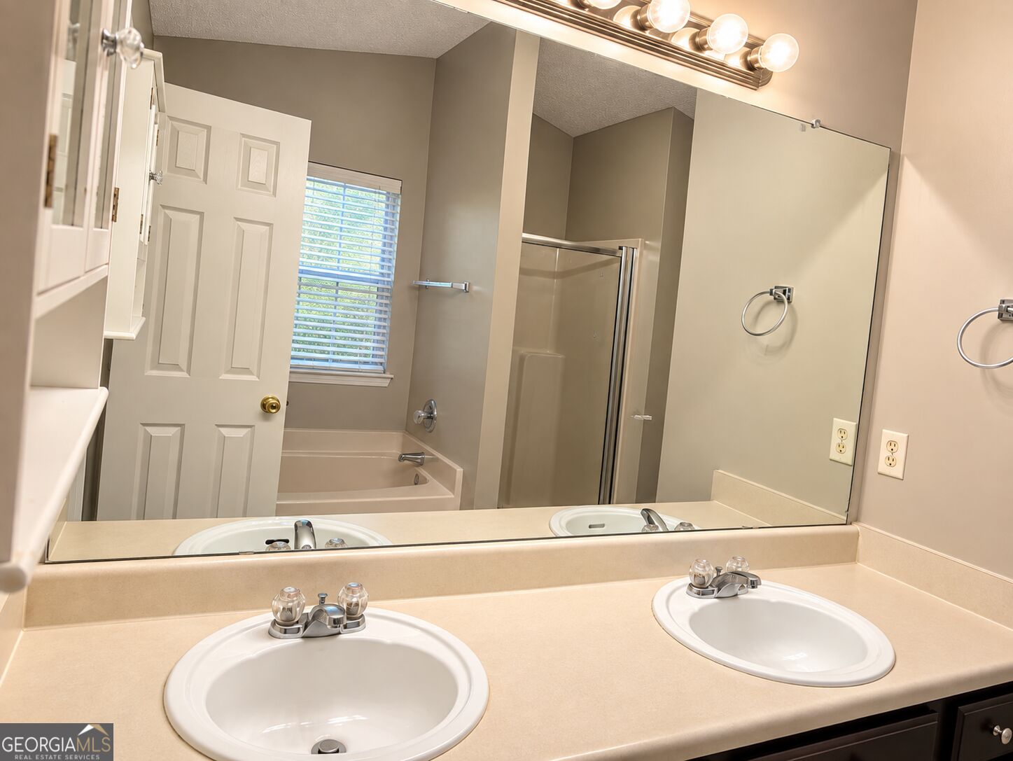 5445 Hilltop Pass Property Photo 12