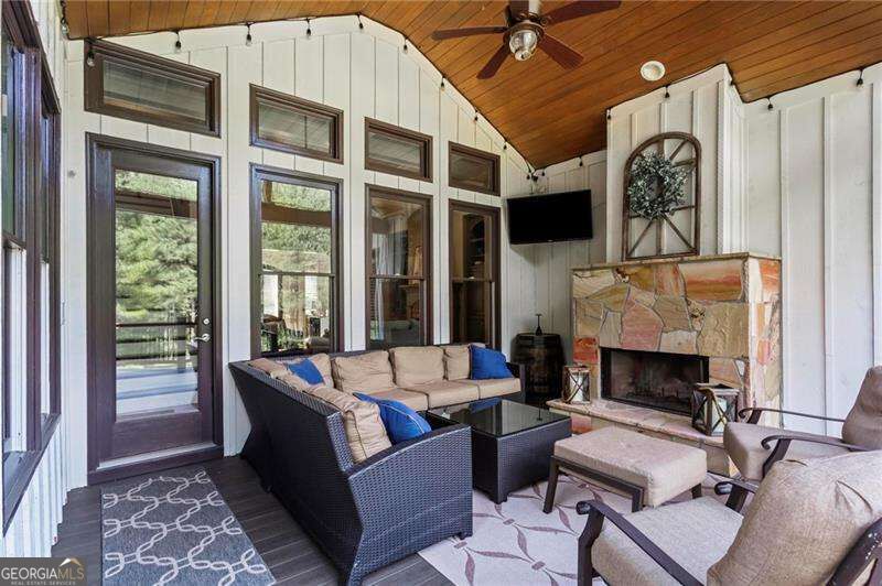 103 Townsend Pass Property Photo 57
