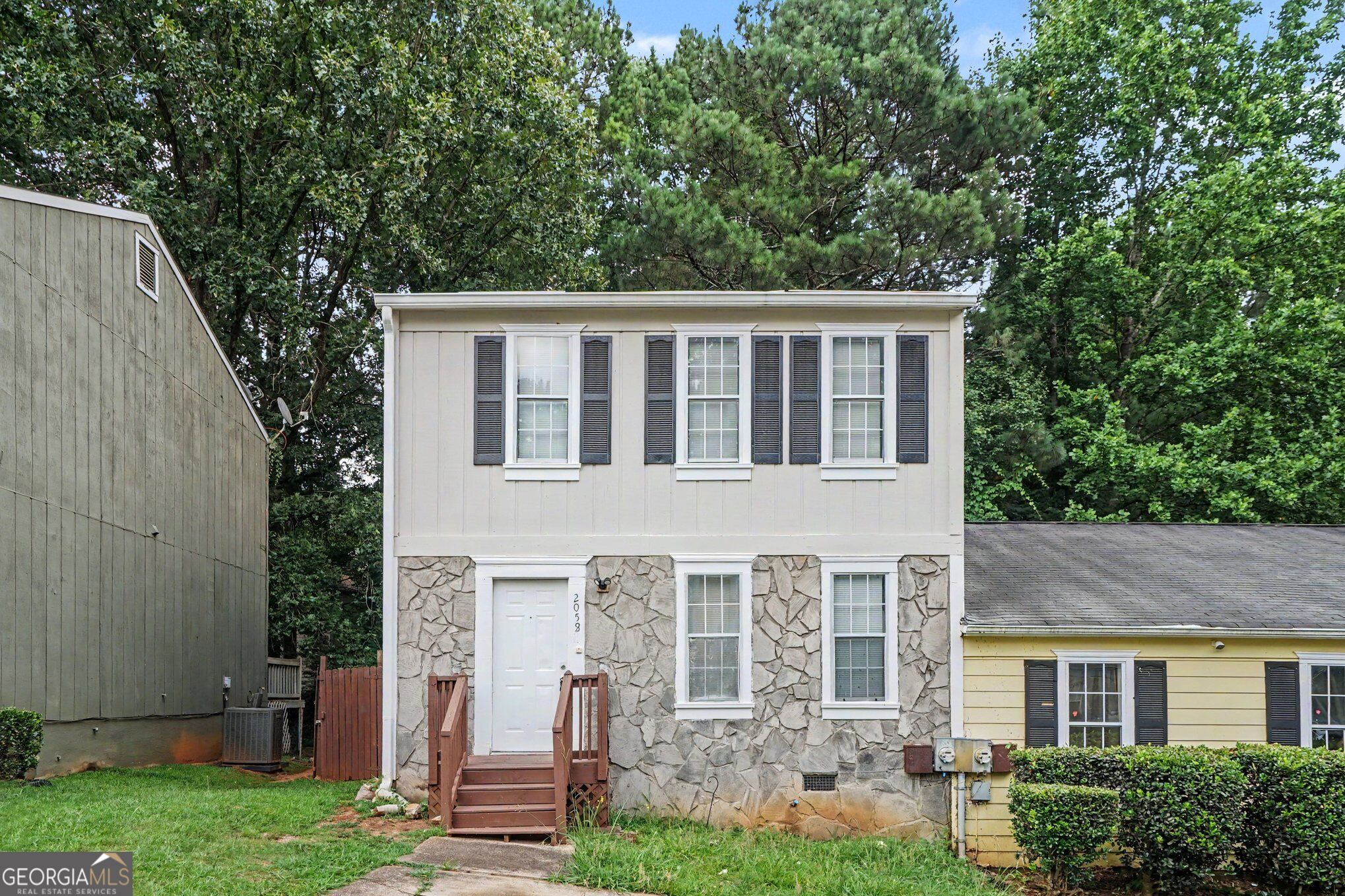 2058 Charter Lane Property Photo 1