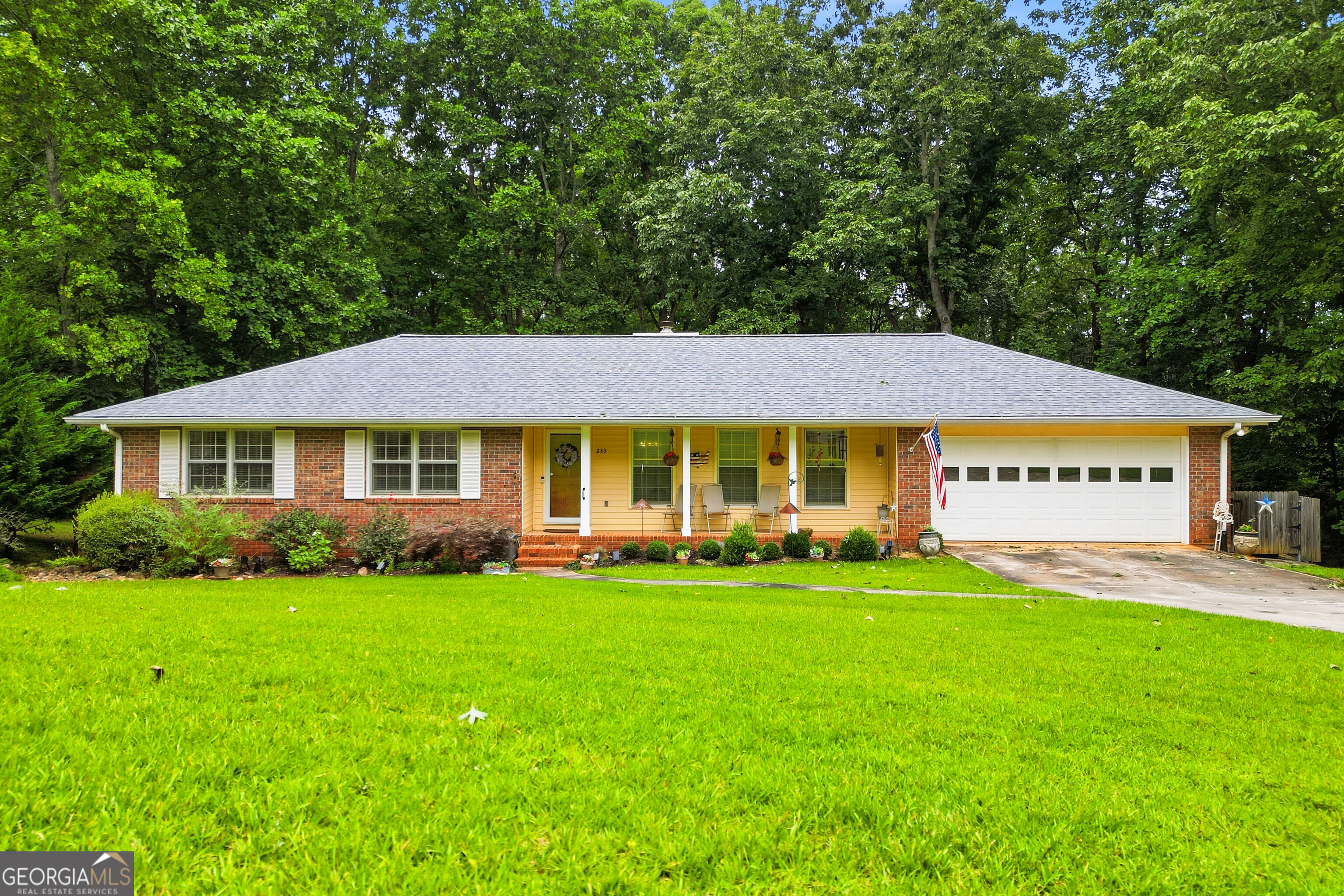 233 Mountain Crest Drive Property Photo 1