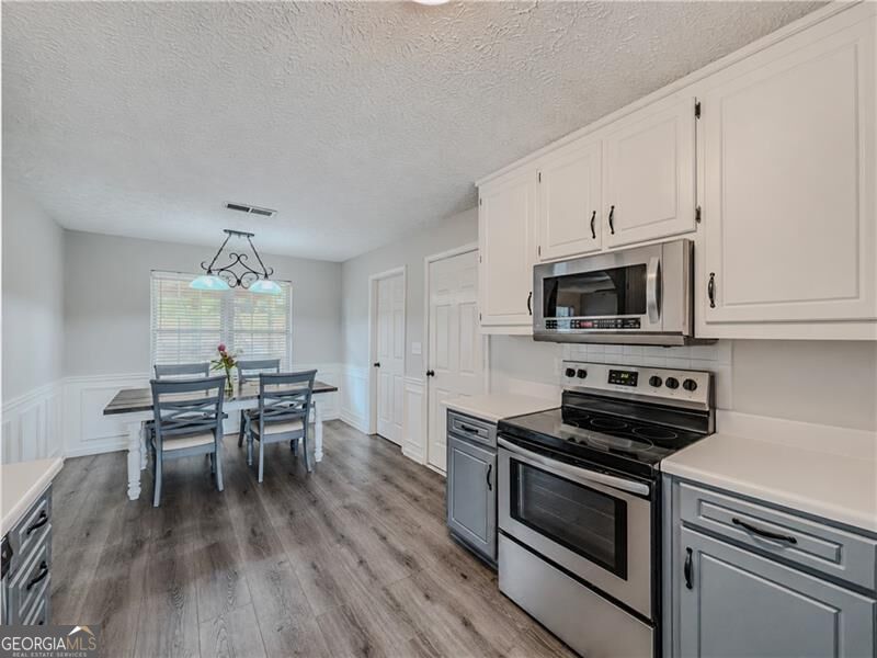 2990 Hampton Valley Drive Property Photo 8