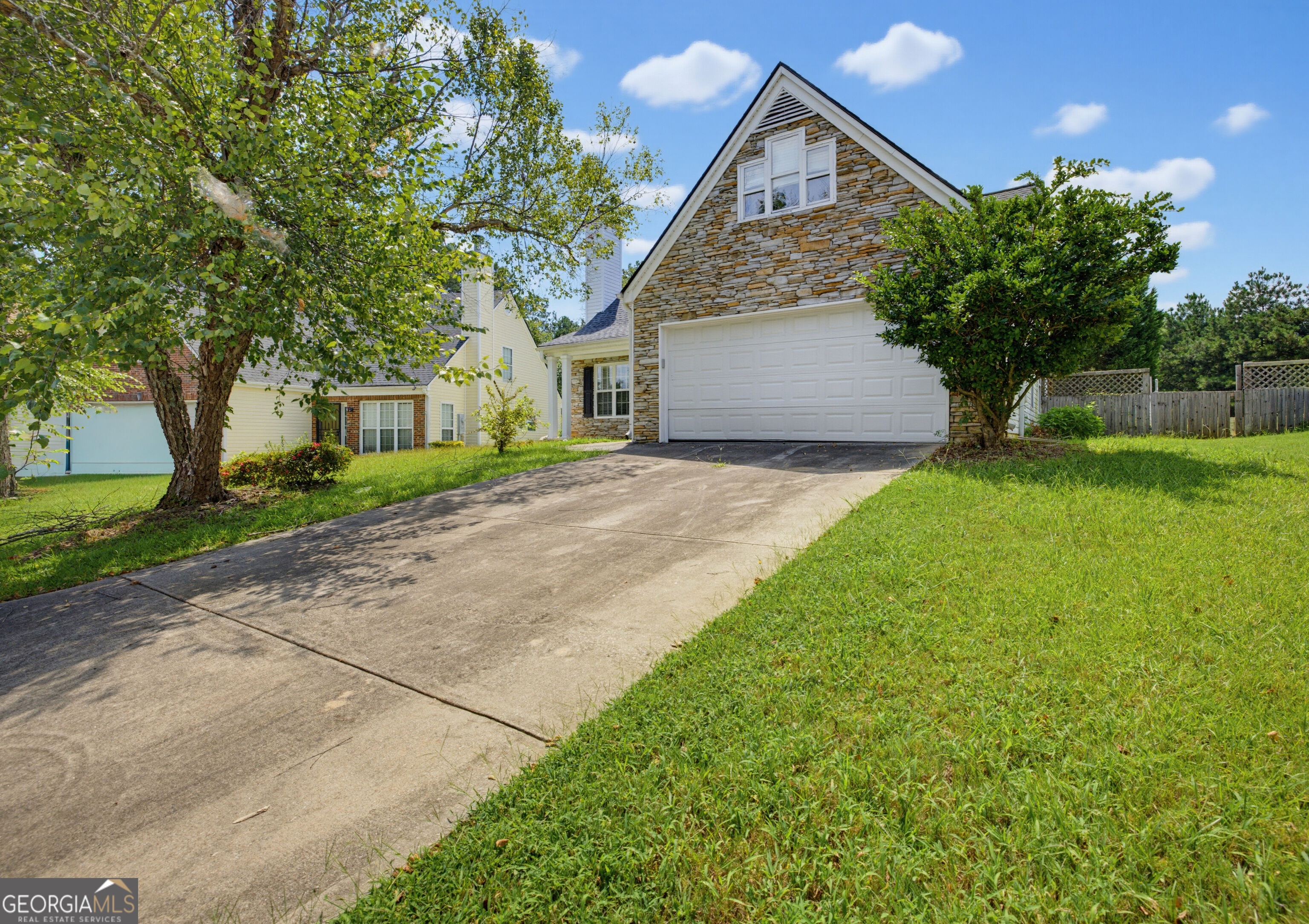 2545 Lake Royale Drive Property Photo 2