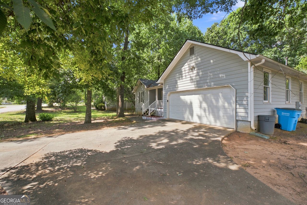 11212 Hemlock Road Property Photo 5