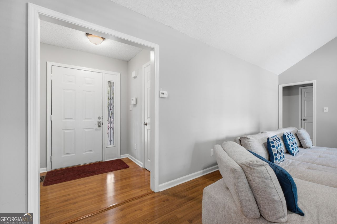 11212 Hemlock Road Property Photo 8