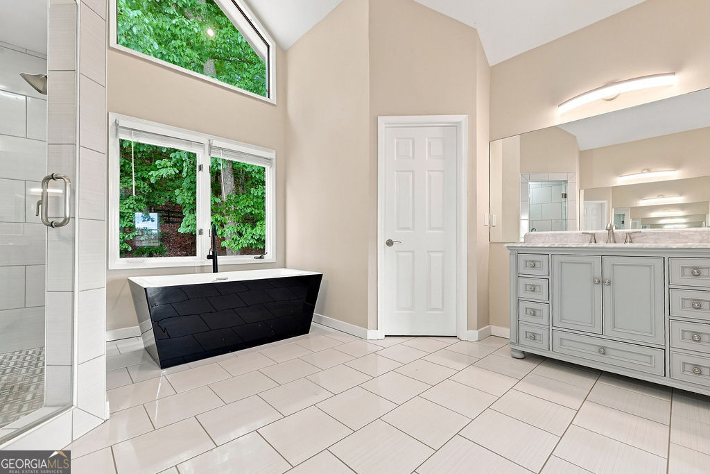 4217 N Mountain Road Ne Property Photo 1