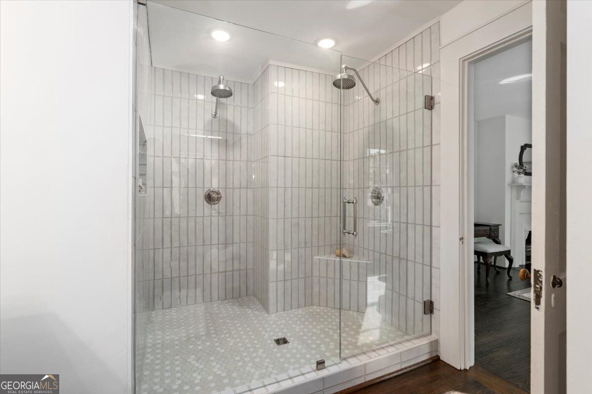 6104 Floyd Street Ne Property Photo 9
