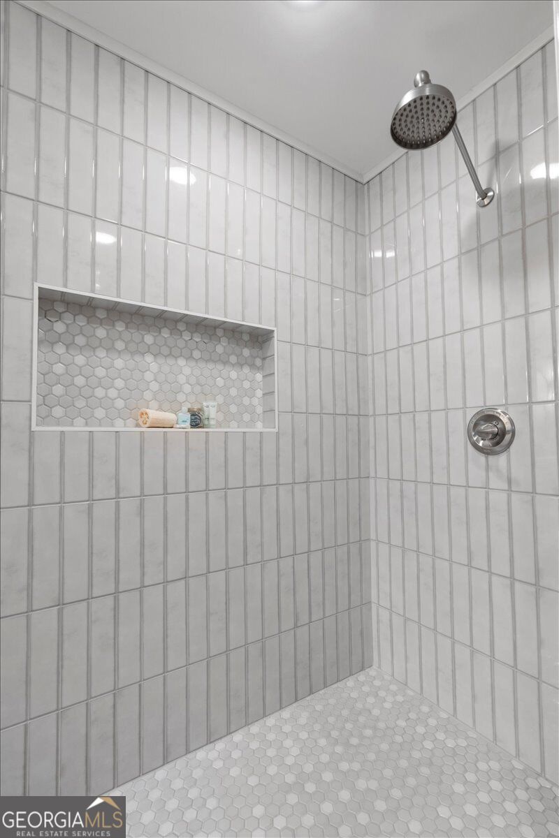 6104 Floyd Street Ne Property Photo 10