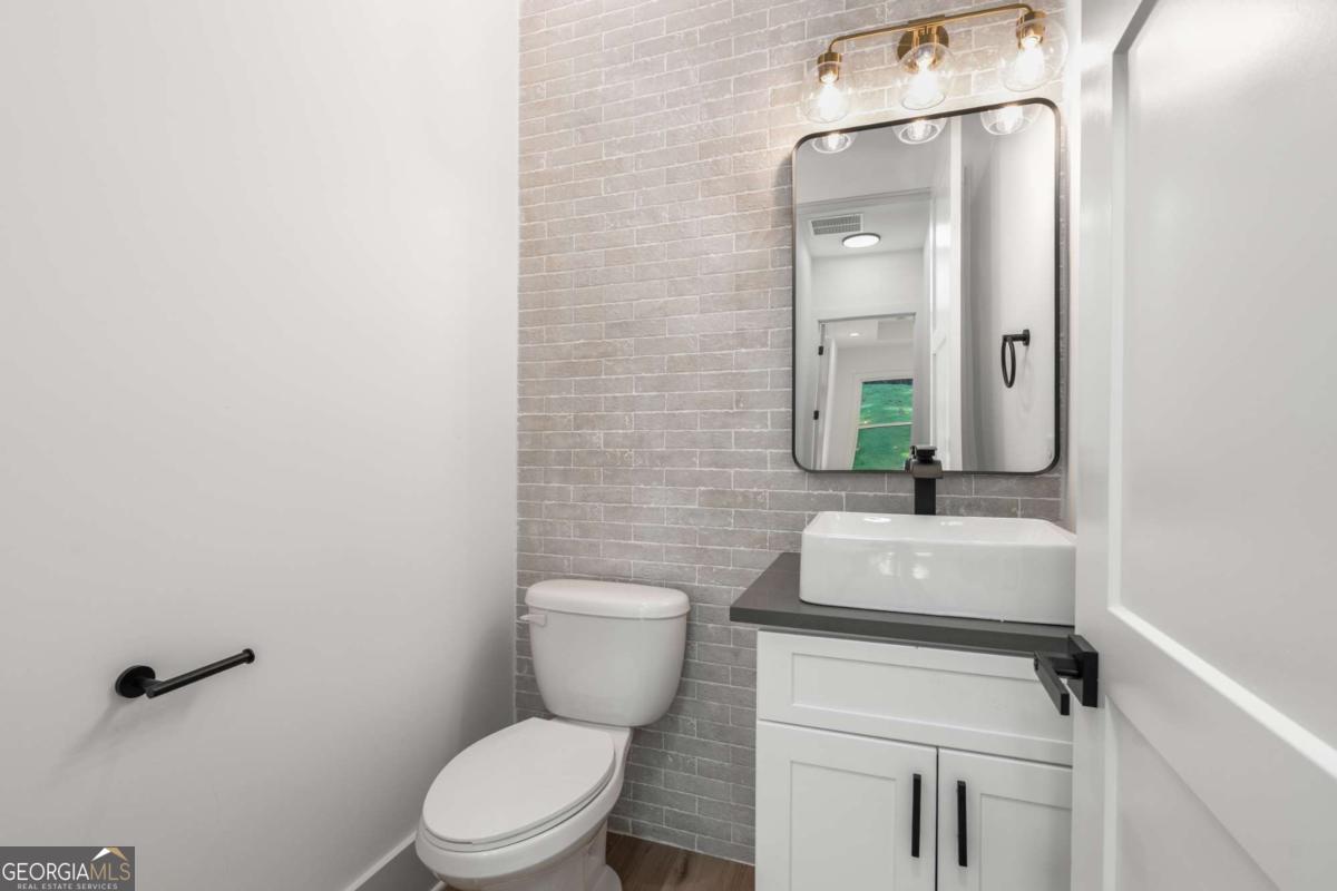 7252 Creekside Way Property Photo 34