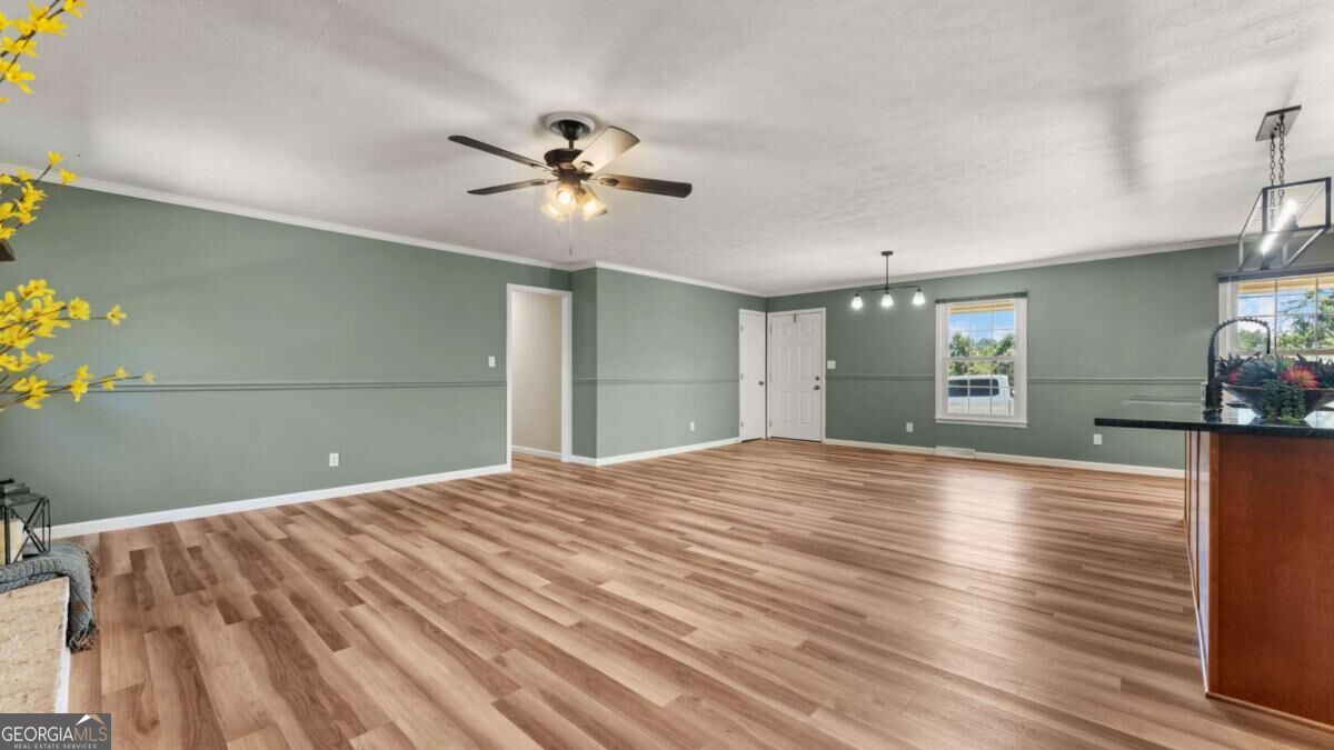 453 Mountain View Road Se Property Photo 5