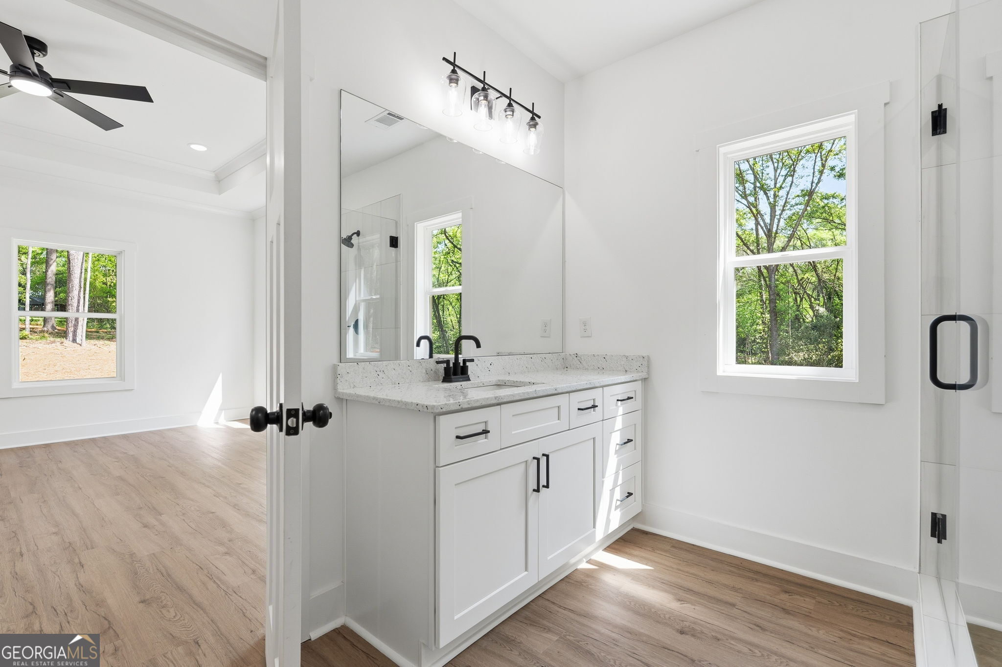 5173 Martin Street Se Property Photo 9