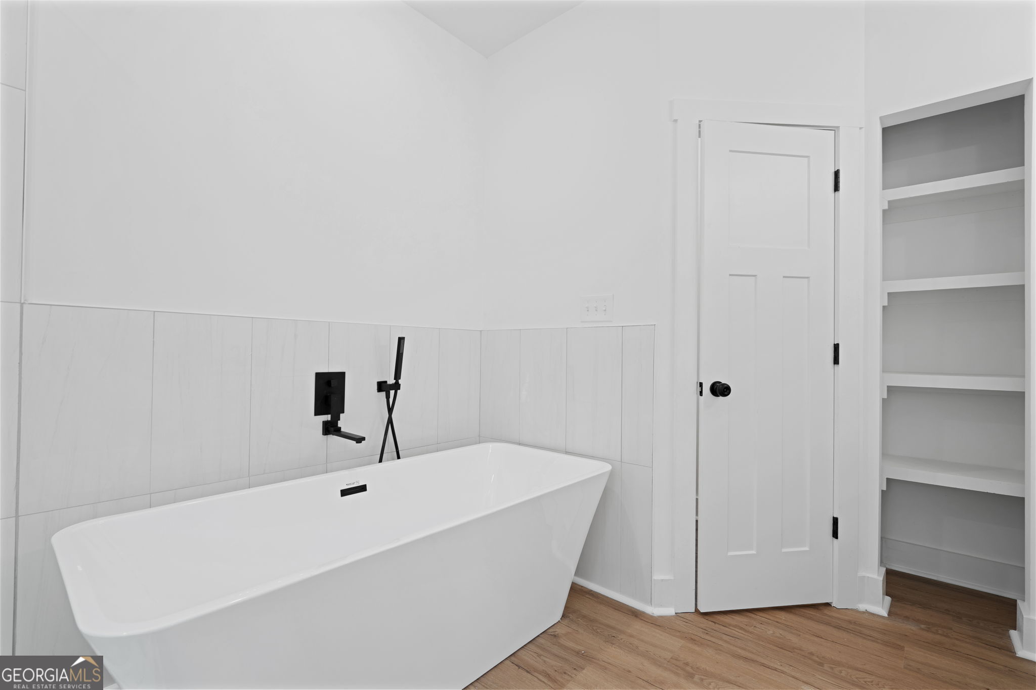 5173 Martin Street Se Property Photo 11