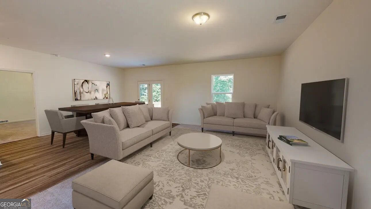 387 Silverton Drive Property Photo 3
