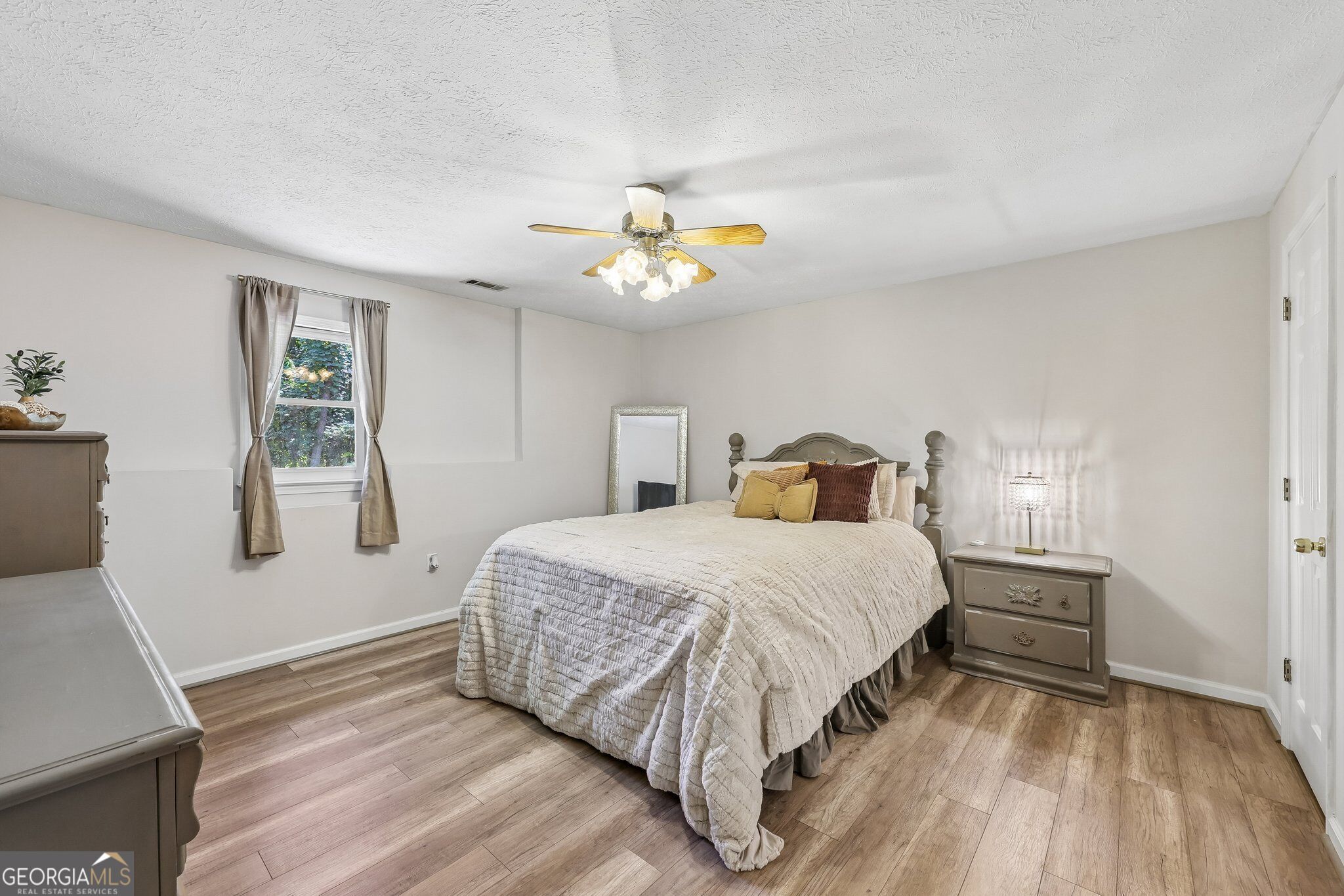 1398 Elliott Family Parkway Property Photo 11