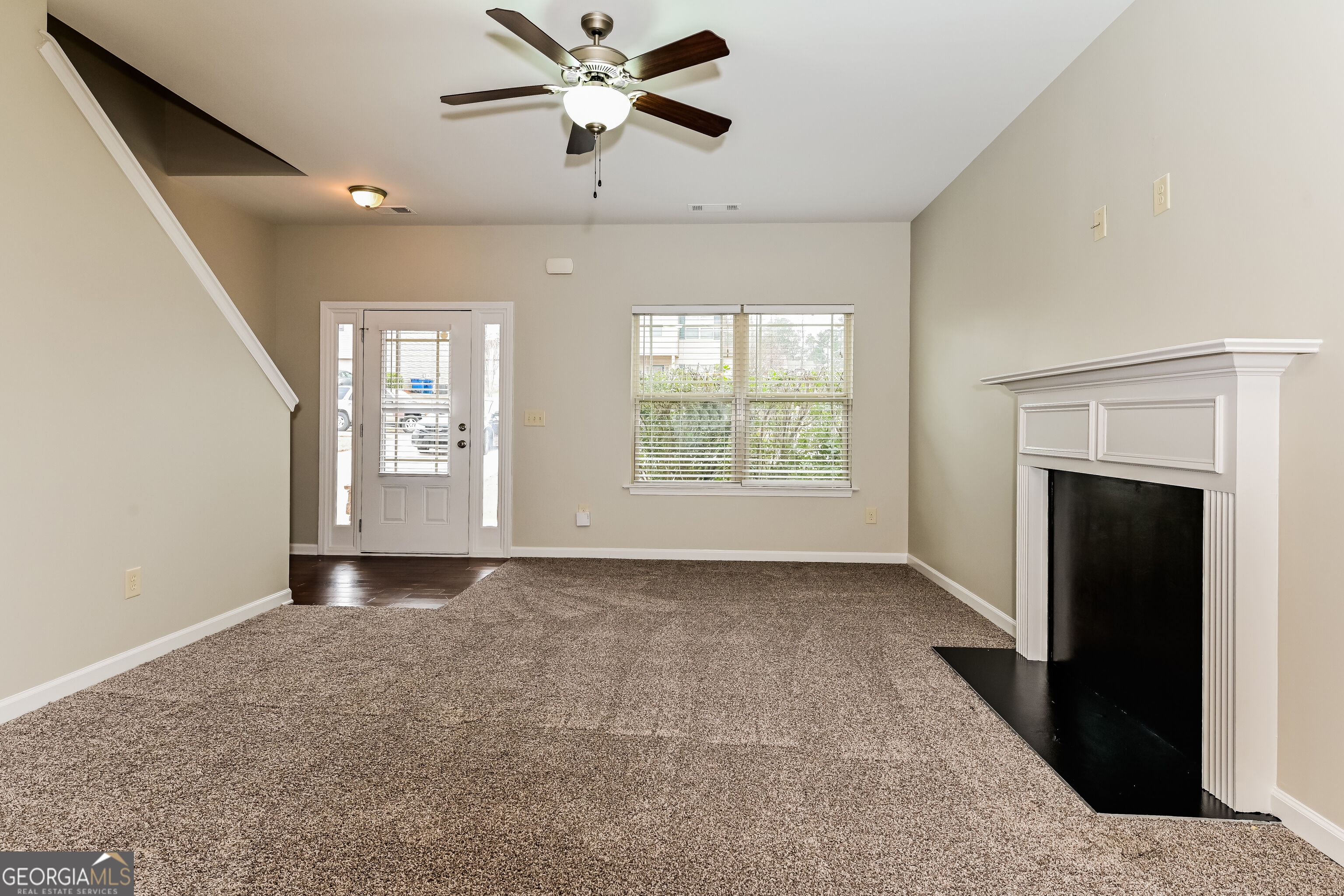 633 Stevens Place Property Photo 4
