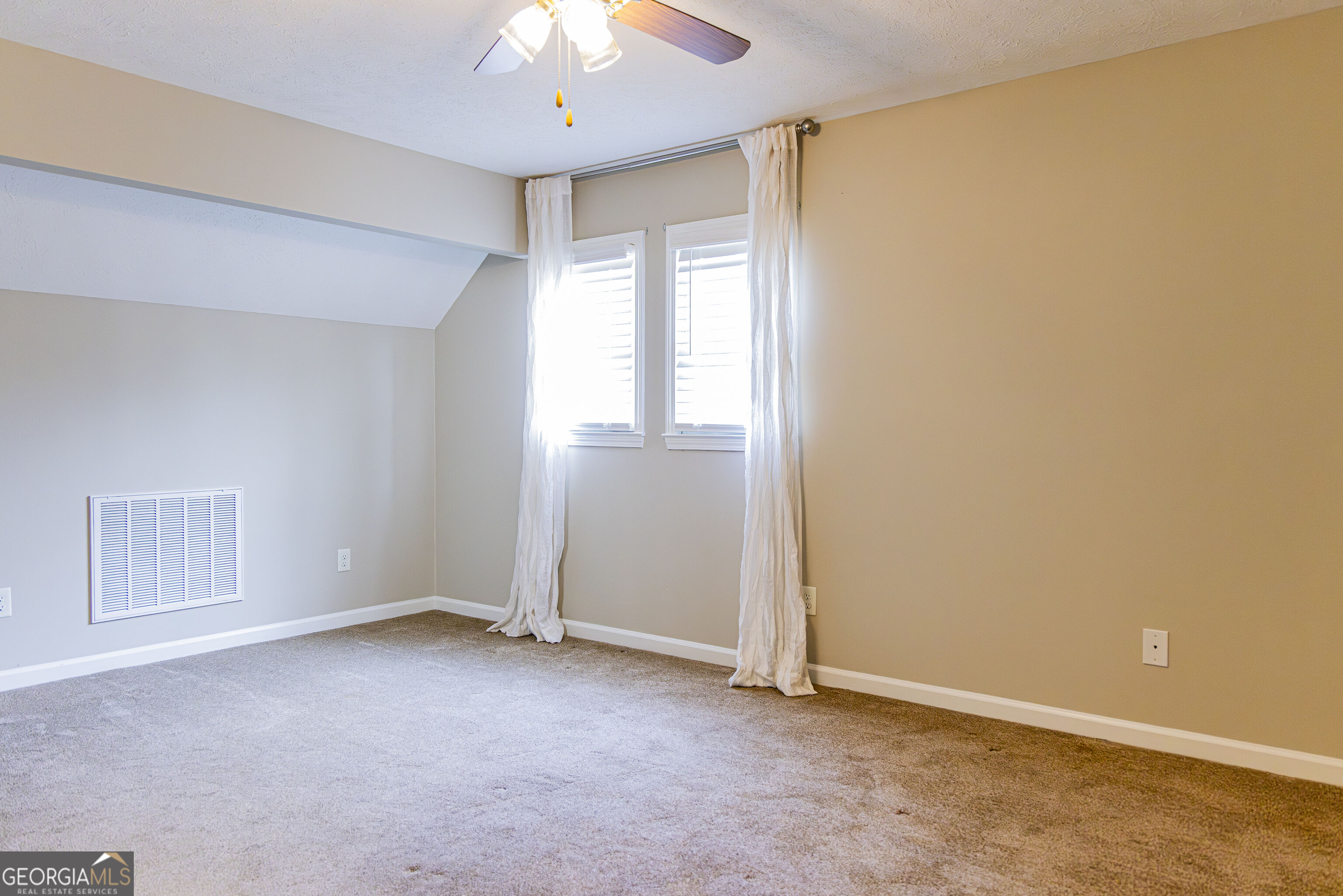 2 Robin St # 5 Property Photo 25