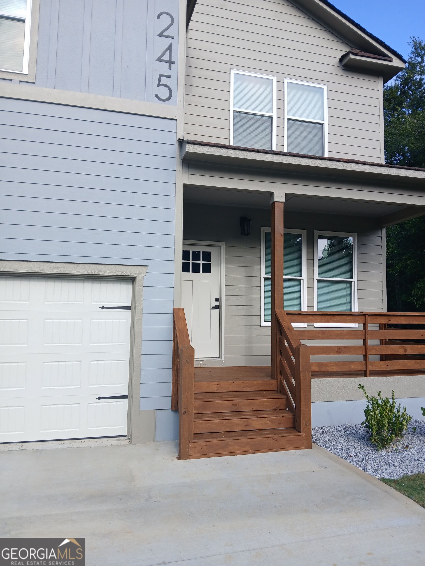 245 Lakeview Drive Property Photo 2