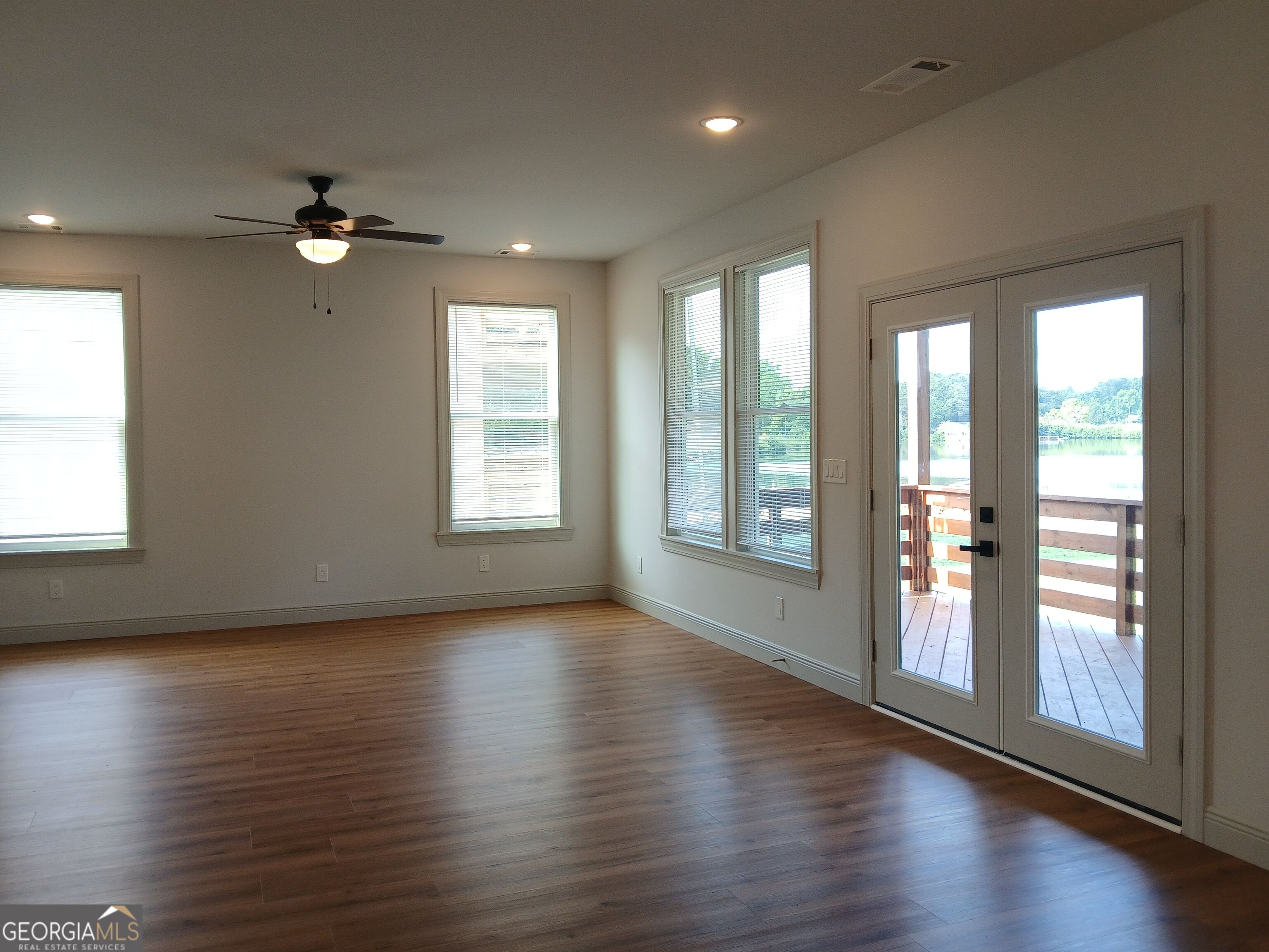245 Lakeview Drive Property Photo 4