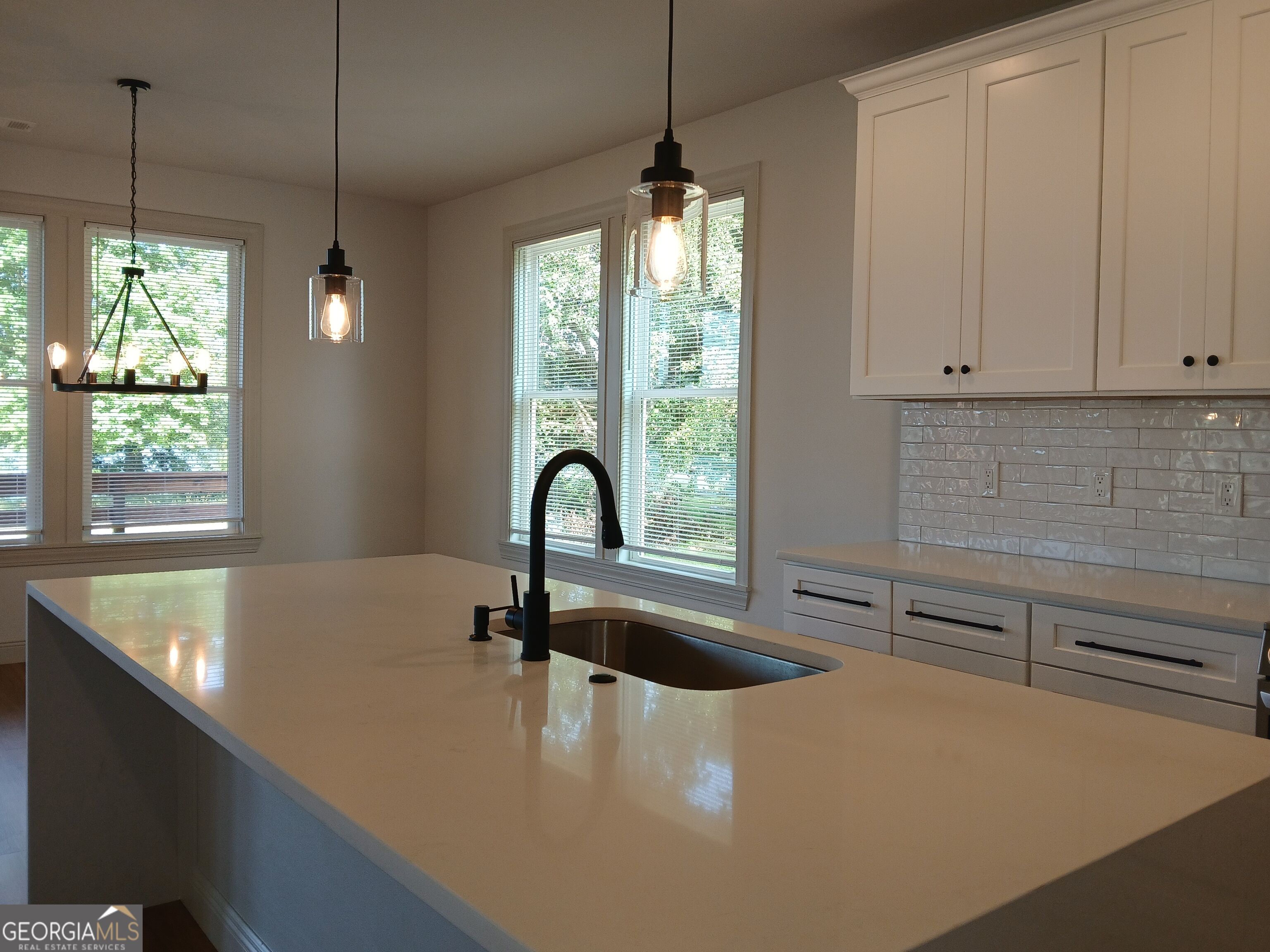 245 Lakeview Drive Property Photo 8