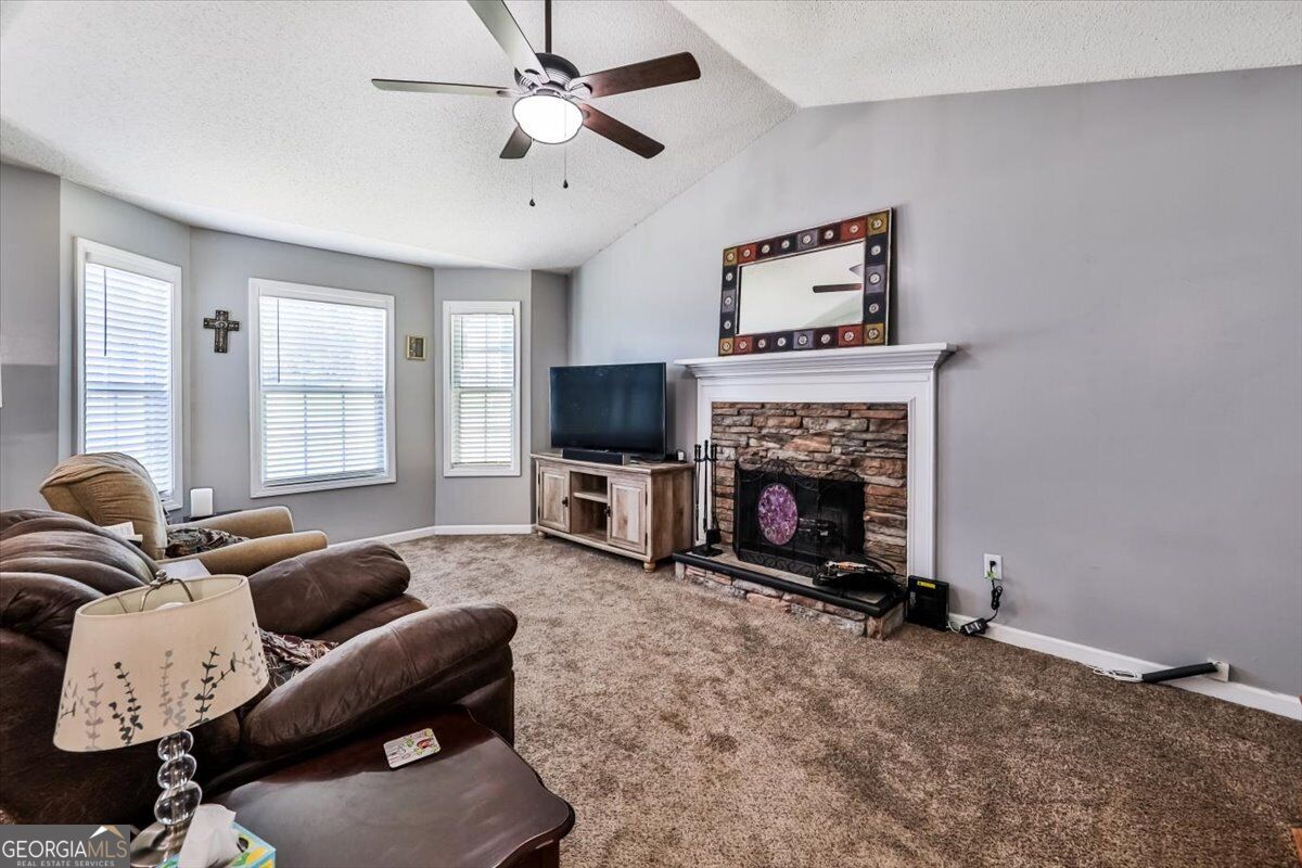 401 Winding Valley Dr. Property Photo 6