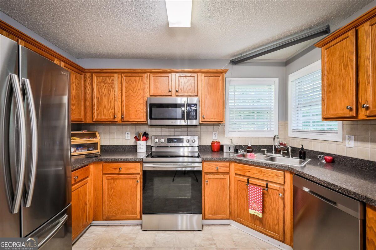 401 Winding Valley Dr. Property Photo 12