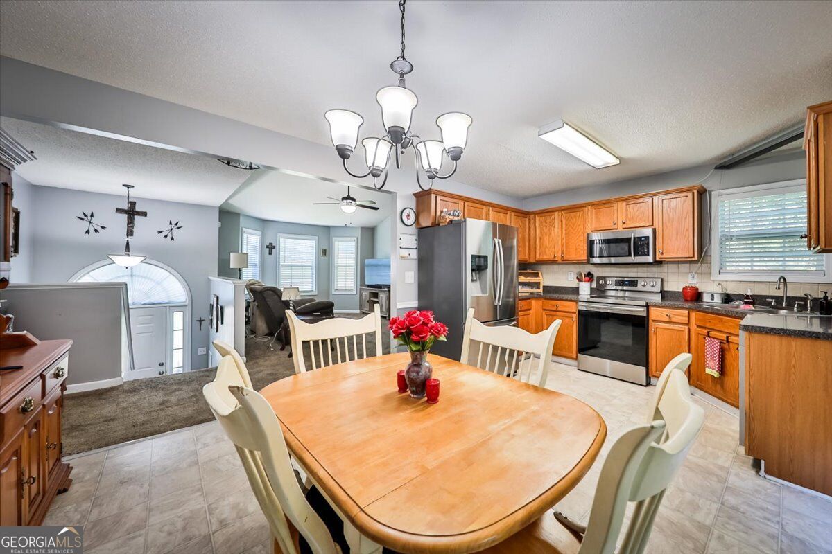 401 Winding Valley Dr. Property Photo 14