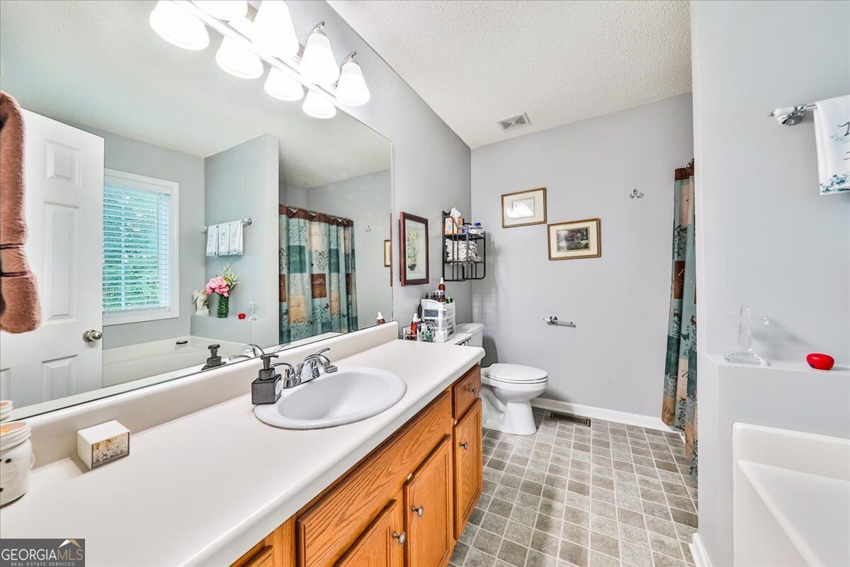 401 Winding Valley Dr. Property Photo 23