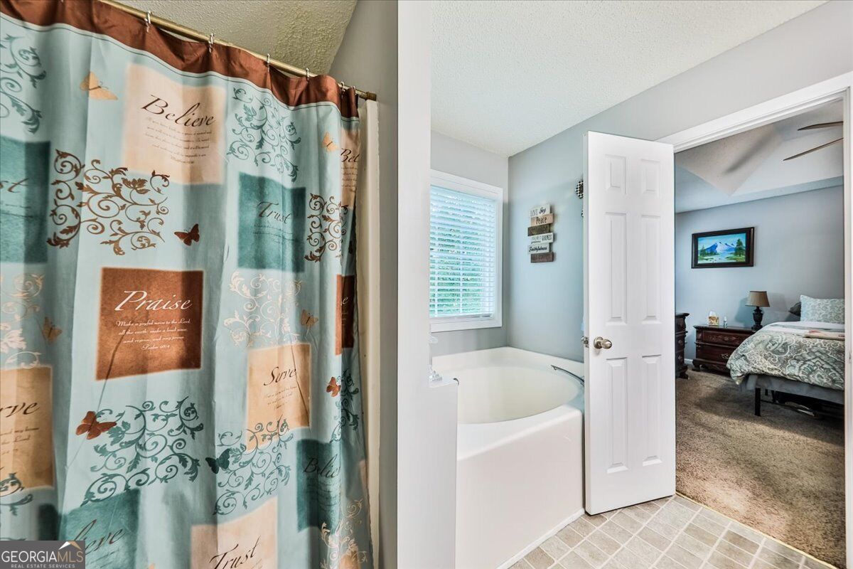 401 Winding Valley Dr. Property Photo 24