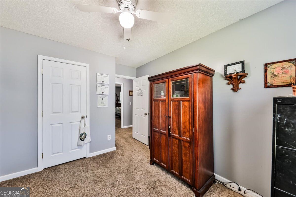 401 Winding Valley Dr. Property Photo 27