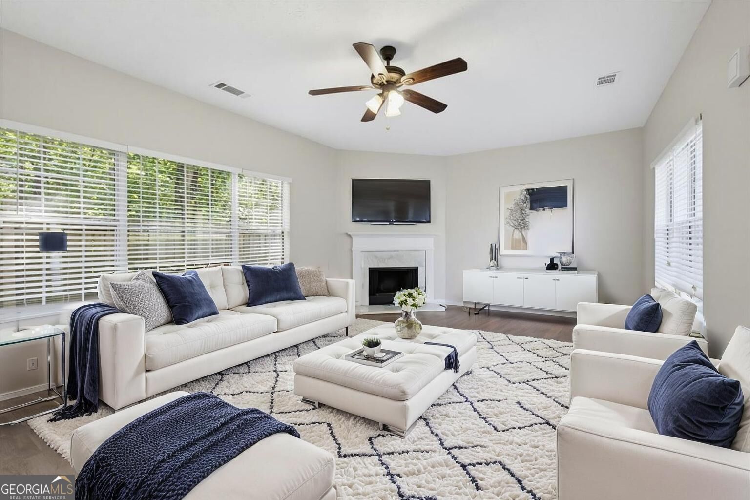 4060 Robin Circle Property Photo 5