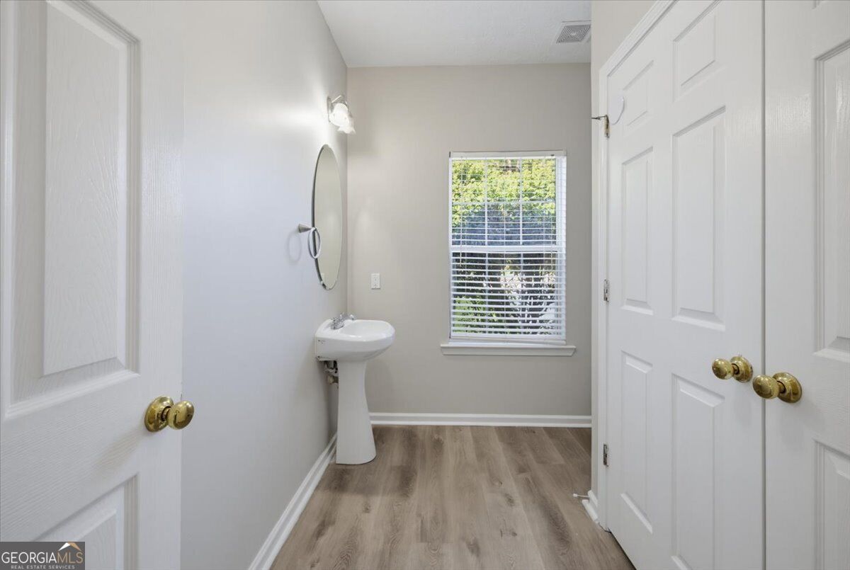 4060 Robin Circle Property Photo 13