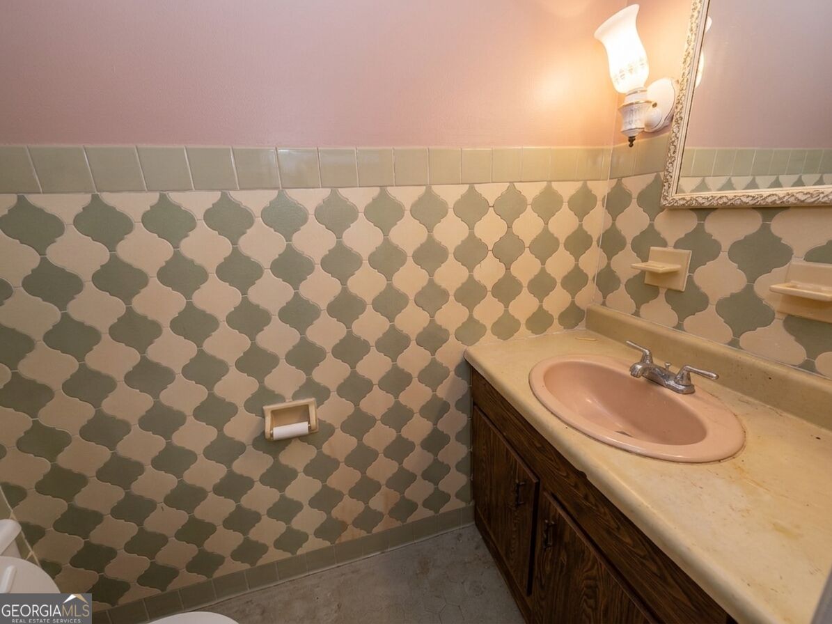 1909 Norwich Street Property Photo 9
