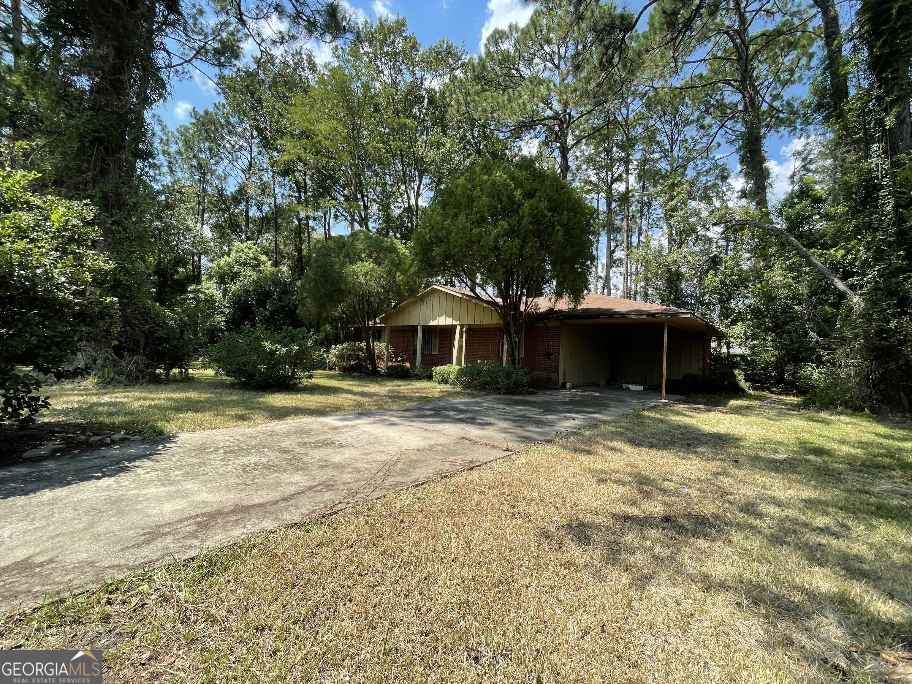 223 Suburban Drive Property Photo 3