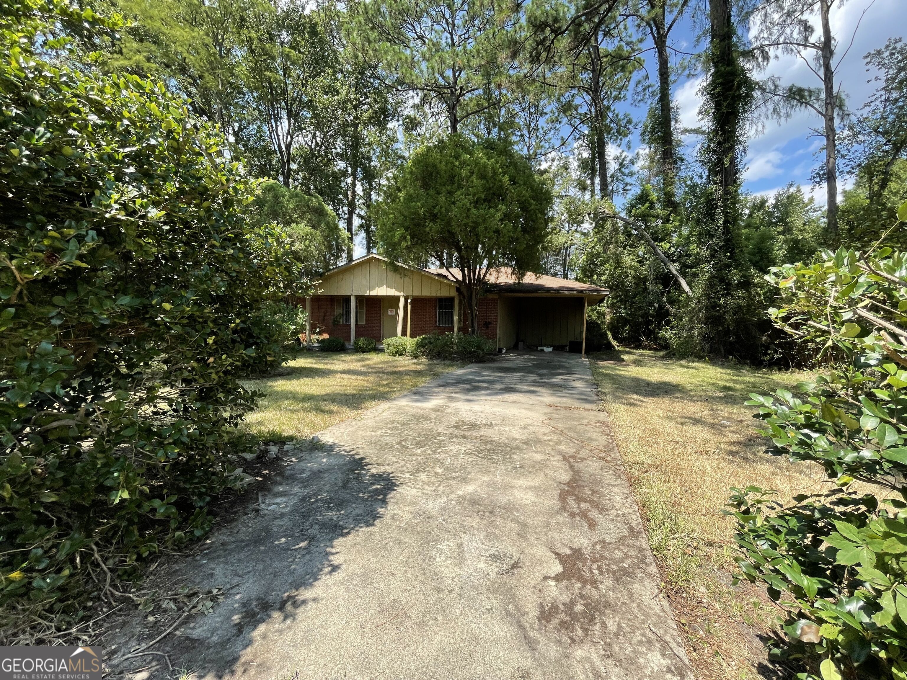 223 Suburban Drive Property Photo 5