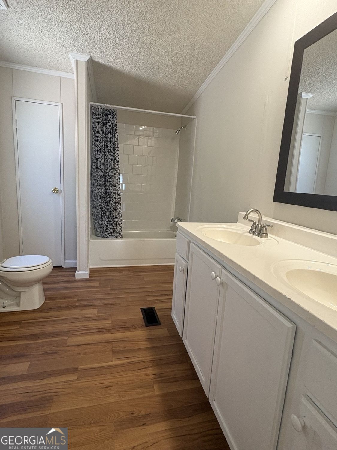 1025 Evergreen Drive Property Photo 14
