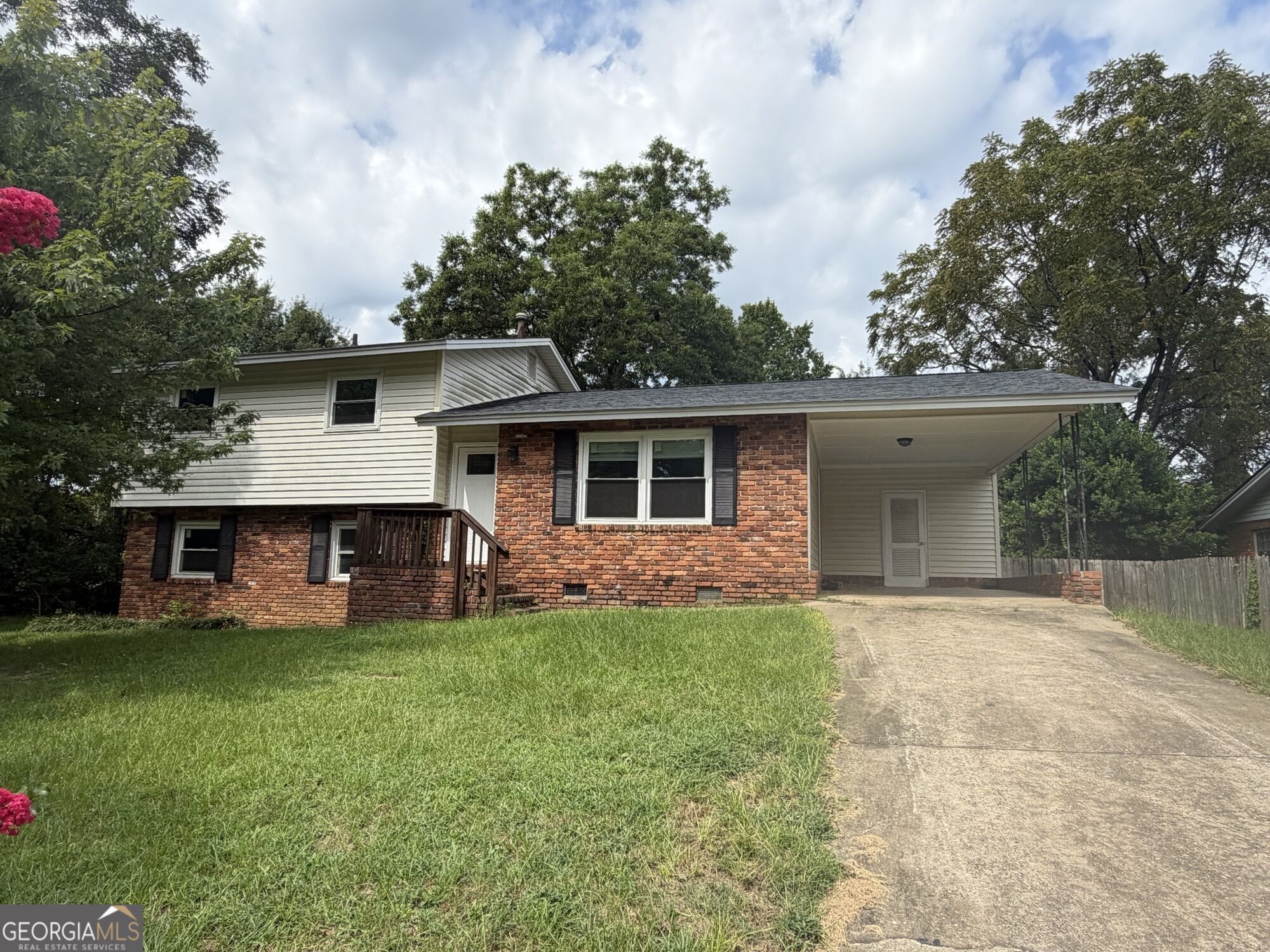 215 Sunnydale Drive Property Photo 1
