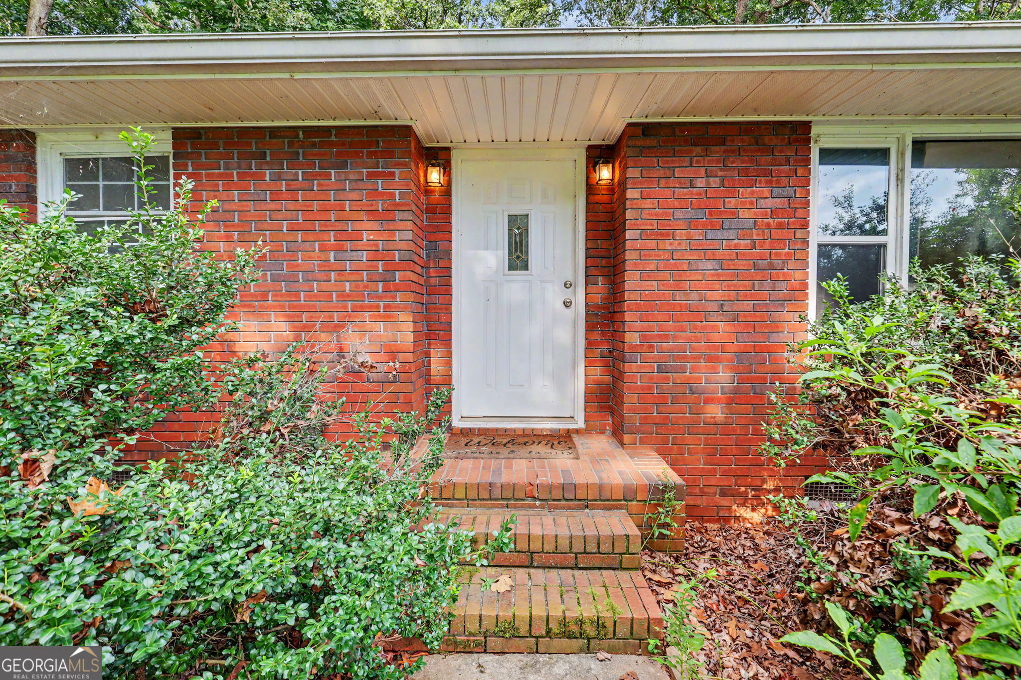 692 Allen Anderson Road Property Photo 2