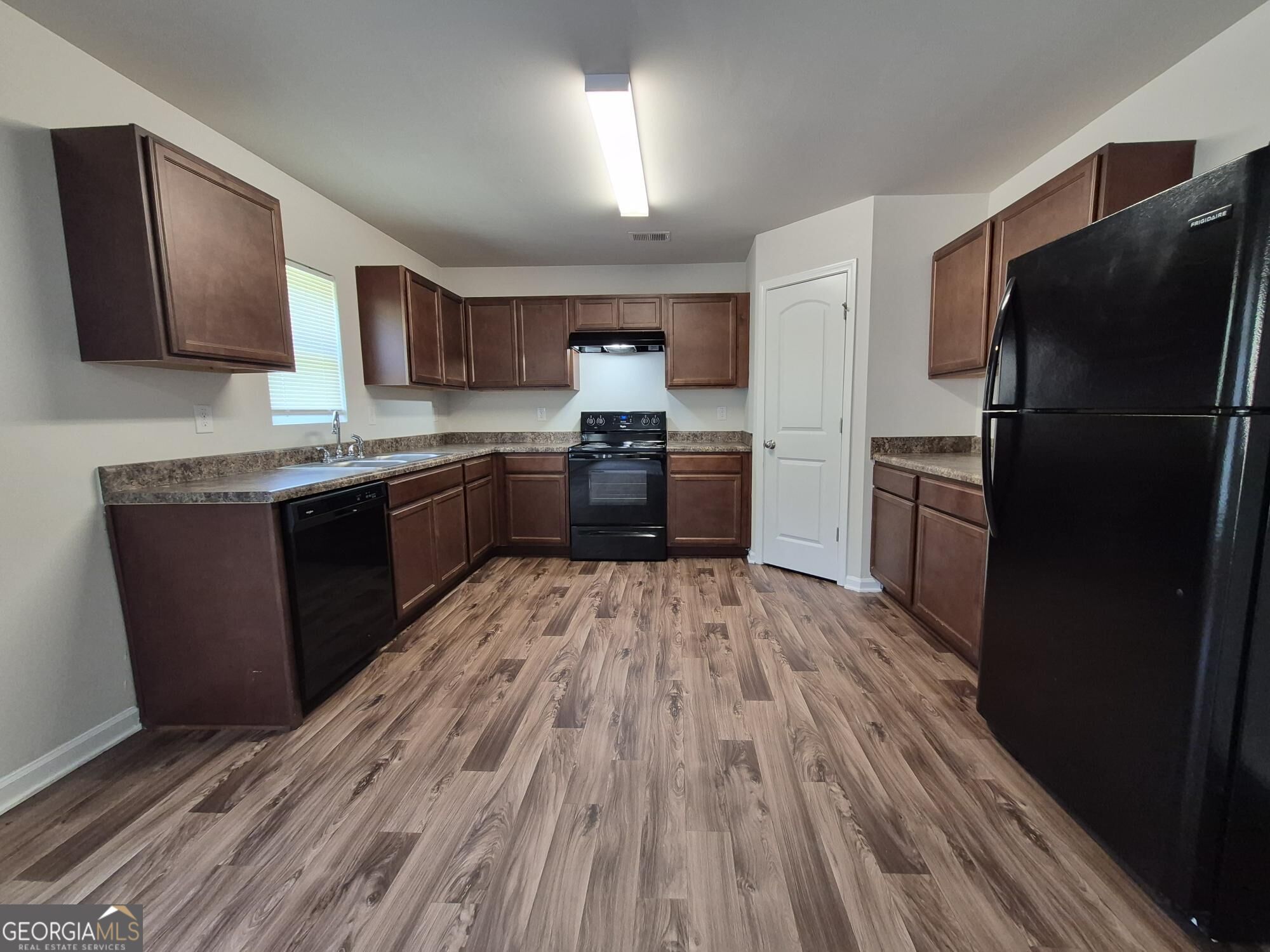 160 Kinsale Drive Property Photo 2