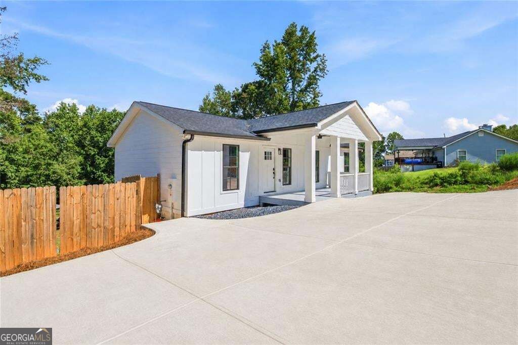 5875 Maple Creek Drive Property Photo 2