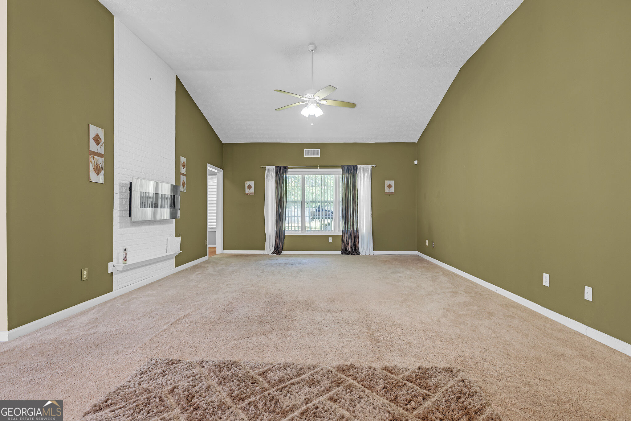 200 Syracuse Lane Property Photo 4