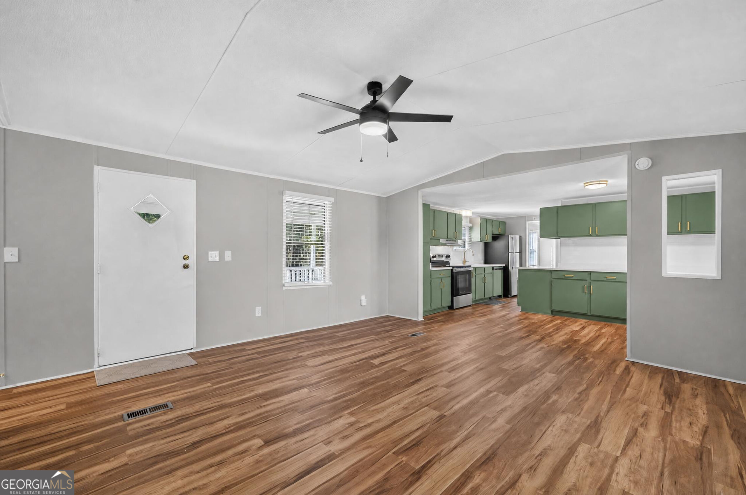 440 Smith Road Property Photo 4